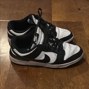 Nike Men's Classic  9.5 Black and White Sneakers